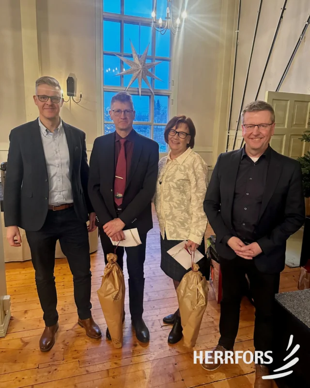 (FI/SVE) Joulupuuron yhteydessä kiitimme kahta erittäin arvostettua työkaveriamme, jotka siirtyvät eläkkeelle vuodenvaihteen jälkeen, Johan ja Lilian.⁠
Vuosien varrella olette jakaneet arvokasta osaamista ja kokemusta sekä jättäneet pysyvän jäljen työyhteisöömme. Teitä tullaan kaipaamaan. Toivotamme teille kaikkea hyvää ja iloa tulevaan elämänvaiheeseen.⁠
⁠
Lämpimät kiitokset kaikesta! 💙⁠
⁠
//⁠
⁠
I samband med julgröten tackade vi av två mycket uppskattade kollegor som efter årsskiftet går i pension. Johan och Lilian.⁠
Under åren har ni bidragit med värdefull kunskap och engagemang och satt tydliga avtryck i vår arbetsgemenskap. Ni kommer att bli saknade. Vi önskar er all lycka i nästa kapitel.⁠
⁠
Stort och varmt tack för allt! 💙⁠
⁠
#herrfors