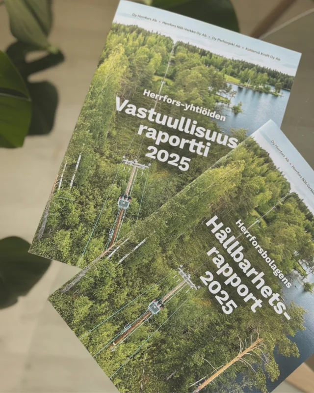(FI/SVE) Herrfors-yhtiöiden ensimmäinen vastuullisuusraportti on julkaistu.🌍️⁠
⁠
Raportti on laadittu EU vapaaehtoisen VSME-standardin mukaisesti ja kokoaa ensimmäistä kertaa yhteen konsernin ympäristövastuun, sosiaalisen vastuun ja hyvän hallintotavan keskeiset teemat sekä niihin liittyvät tunnusluvut.⁠
⁠
Poimintoja raportista:⁠
⚡ 97 % sähköntuotannosta oli fossiilivapaata vuonna 2025⁠
🌿 92 % kaukolämmön energialähteistä oli uusiutuvia⁠
🔌 10 miljoonaa euroa investoitiin toimitusvarmaan sähköverkkoon⁠
⁠
Raportissa julkaistaan myös ensimmäistä kertaa Herrfors-konsernin Scope 1- ja Scope 2 -kasvihuonekaasupäästölaskelmat Greenhouse Gas Protocolin mukaisesti.⁠
⁠
🔸Lue raportti verkkosivuiltamme: www.herrfors.fi (julkaisut)⁠
⁠
//⁠
⁠
Herrfors-bolagens första hållbarhetsrapport är publicerad. 🌍️⁠
Rapporten är framtagen enligt EU frivilliga VSME-standard och samlar för första gången koncernens centrala teman och nyckeltal inom miljöansvar, socialt ansvar och god förvaltning.⁠
⁠
Några lyft ur rapporten:⁠
⚡ 97 % av elproduktionen var fossilfri år 2025⁠
🌿 92 % av fjärrvärmens energikällor var förnybara⁠
🔌 10 miljoner euro investerades i ett leveranssäkert elnät⁠
⁠
I rapporten presenteras även Herrfors-koncernens Scope 1- och Scope 2-utsläppsberäkningar enligt Greenhouse Gas Protocol för första gången.⁠
⁠
🔸Läs rapporten på vår webbsida: www.herrfors.fi (publikationer)⁠
⁠
#herrfors #herrforsnätverkko⁠
⁠
⁠